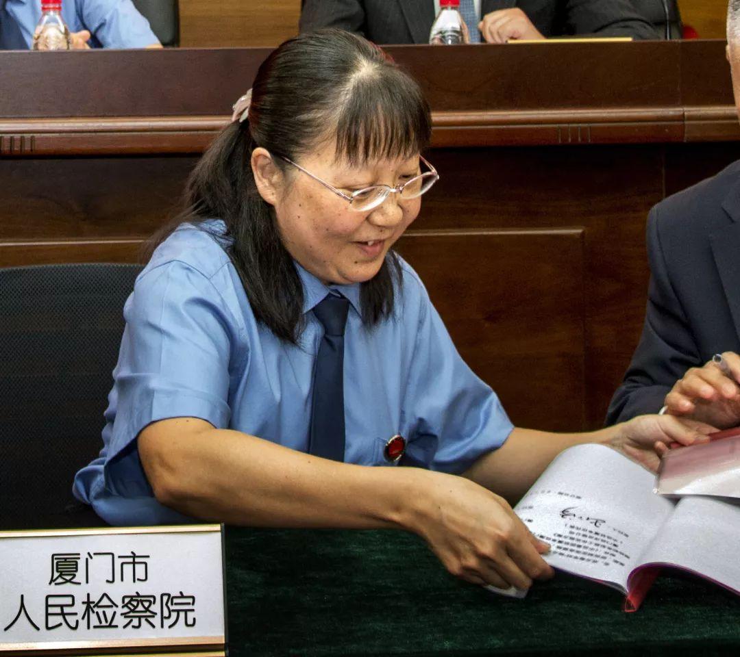 管家婆一码中一肖2014,管家婆一码中一肖，揭秘背后的故事与传奇