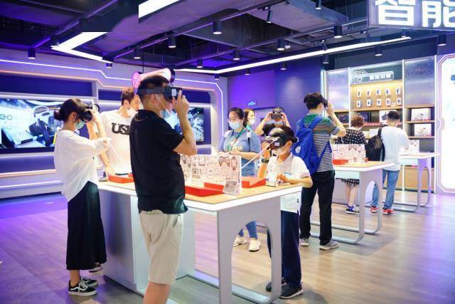 2025新澳门正版全年免费资料,探索澳门，2025新澳门正版全年免费资料的深度解读